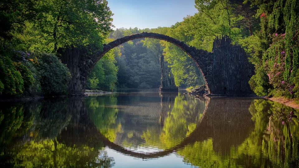 Arch bridge